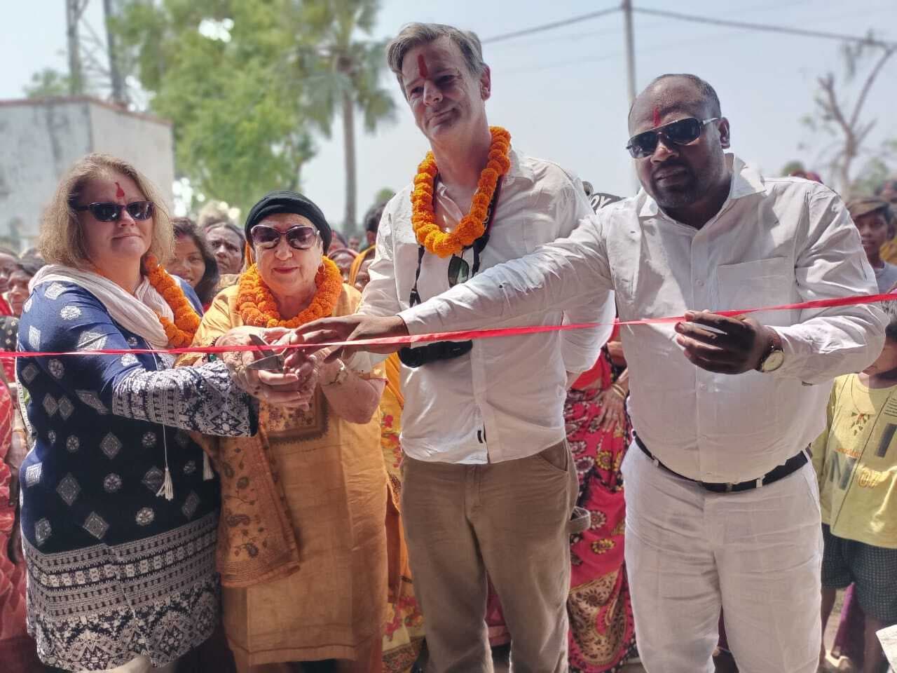 इलरा के परसावां गांव में होमियोपैथिक मोबाइल क्लिनिक का उद्घाटन