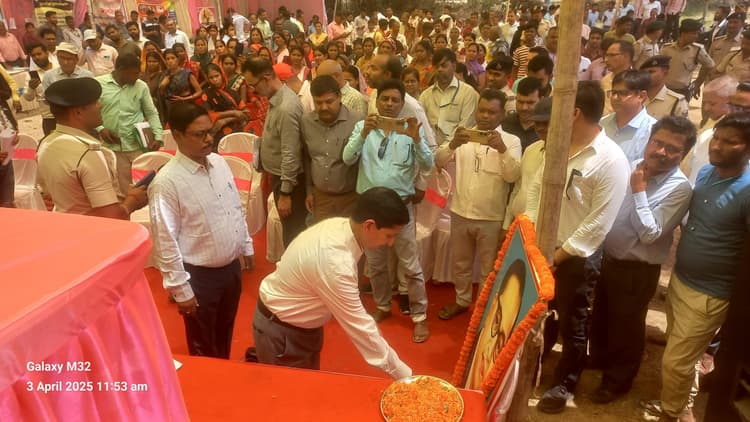 महादलित टोला में विशेष विकास शिविर आयोजित, जिलाधिकारी ने दी कई आवश्यक जानकारी