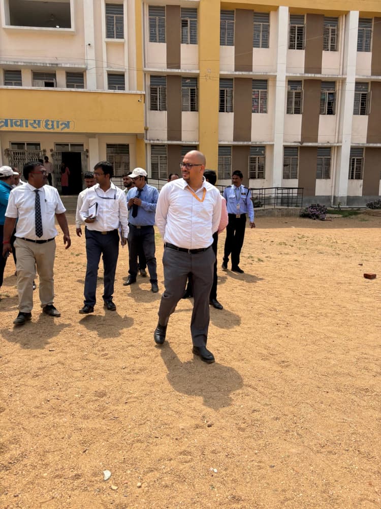 अनुसूचित जाति /जनजाति निदेशक ने आस्ता स्थित एकलव्य विद्यालय का किया निरीक्षण