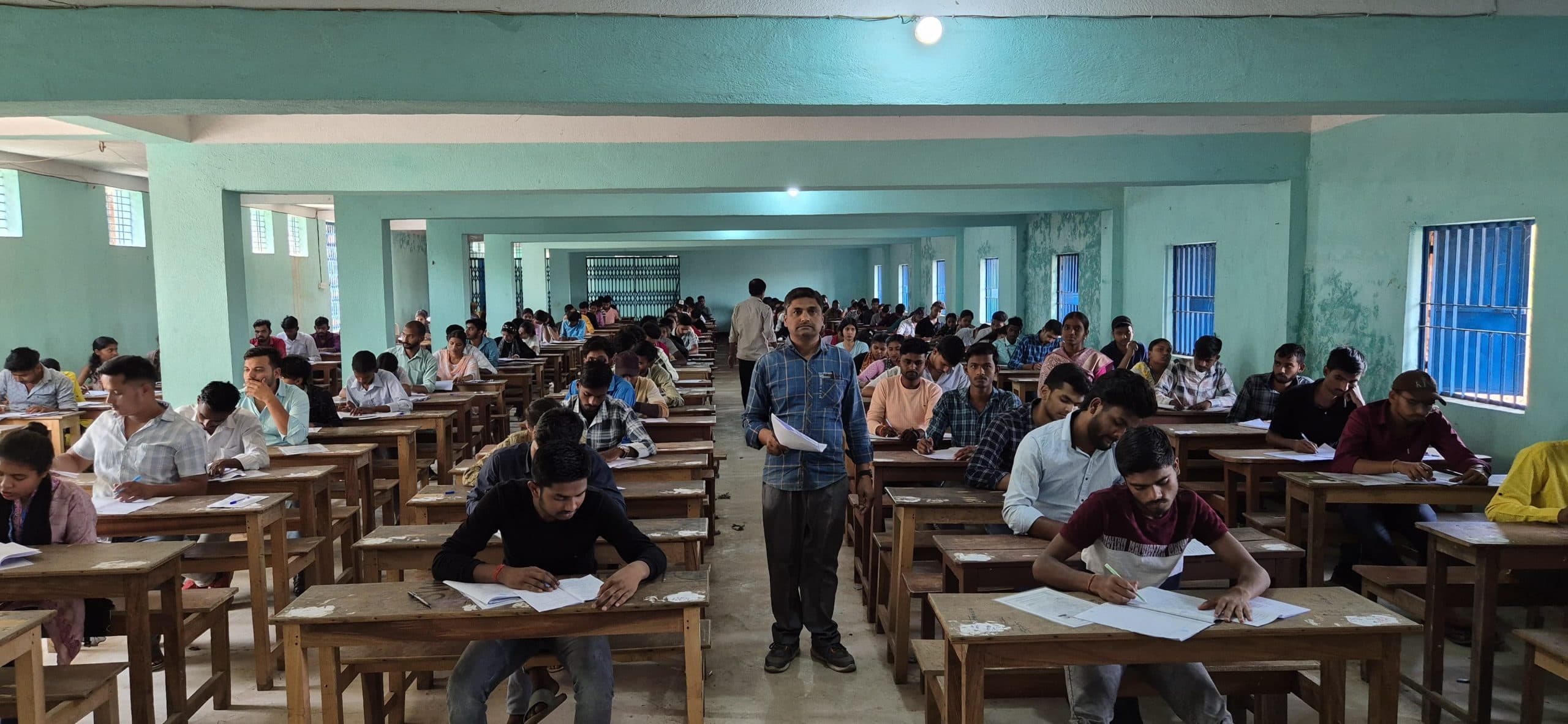 स्नातक पार्ट थ्री की परीक्षा में 14 परीक्षार्थी अनुपस्थित