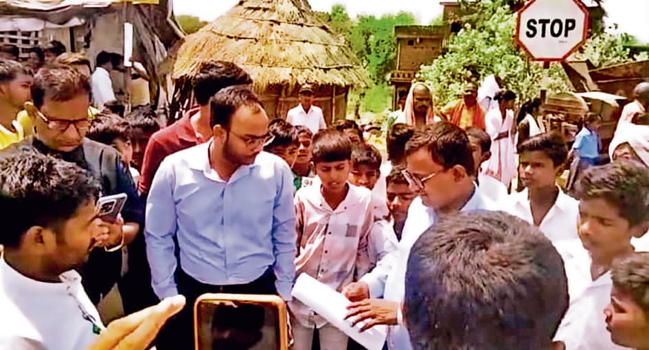 पीएम श्री विद्यालय में नामांकन कराने का छात्रों ने किया विरोध