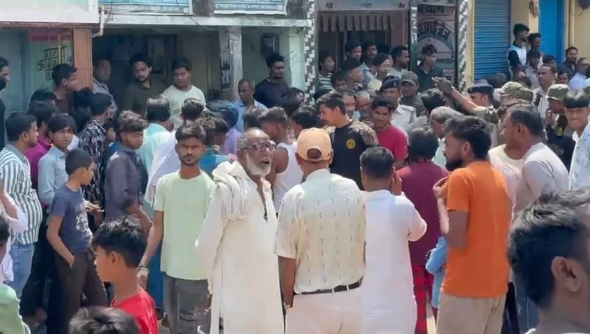 पीपल पौधा को क्षतिग्रस्त करने पर तनाव, पुलिस ने मामला कराया शांत