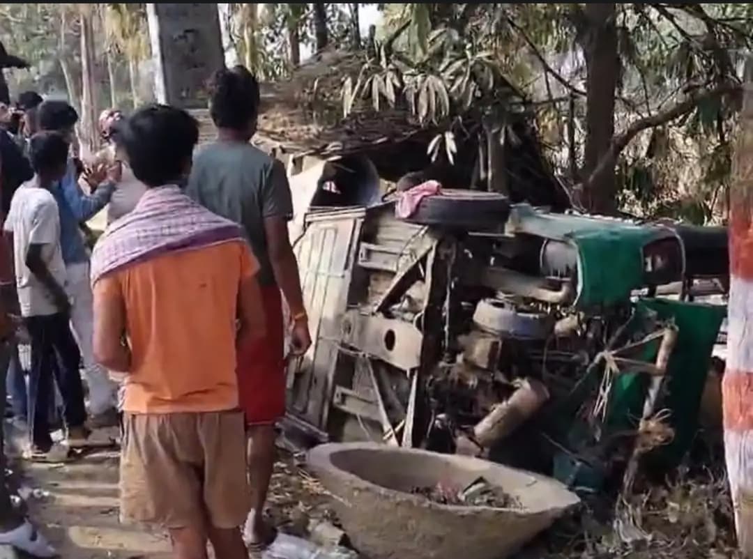 स्कॉर्पियो ने ओटो में मारी टक्कर, ओटो चालक समेत पांच घायल