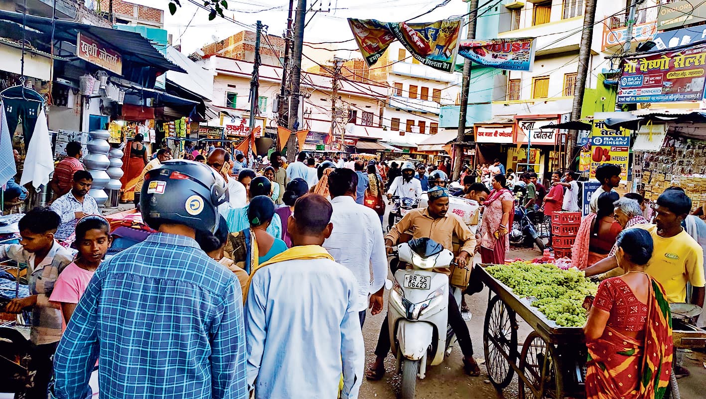 jehanabad News : फुटपाथ से सड़क तक अतिक्रमणकारियों का कब्जा