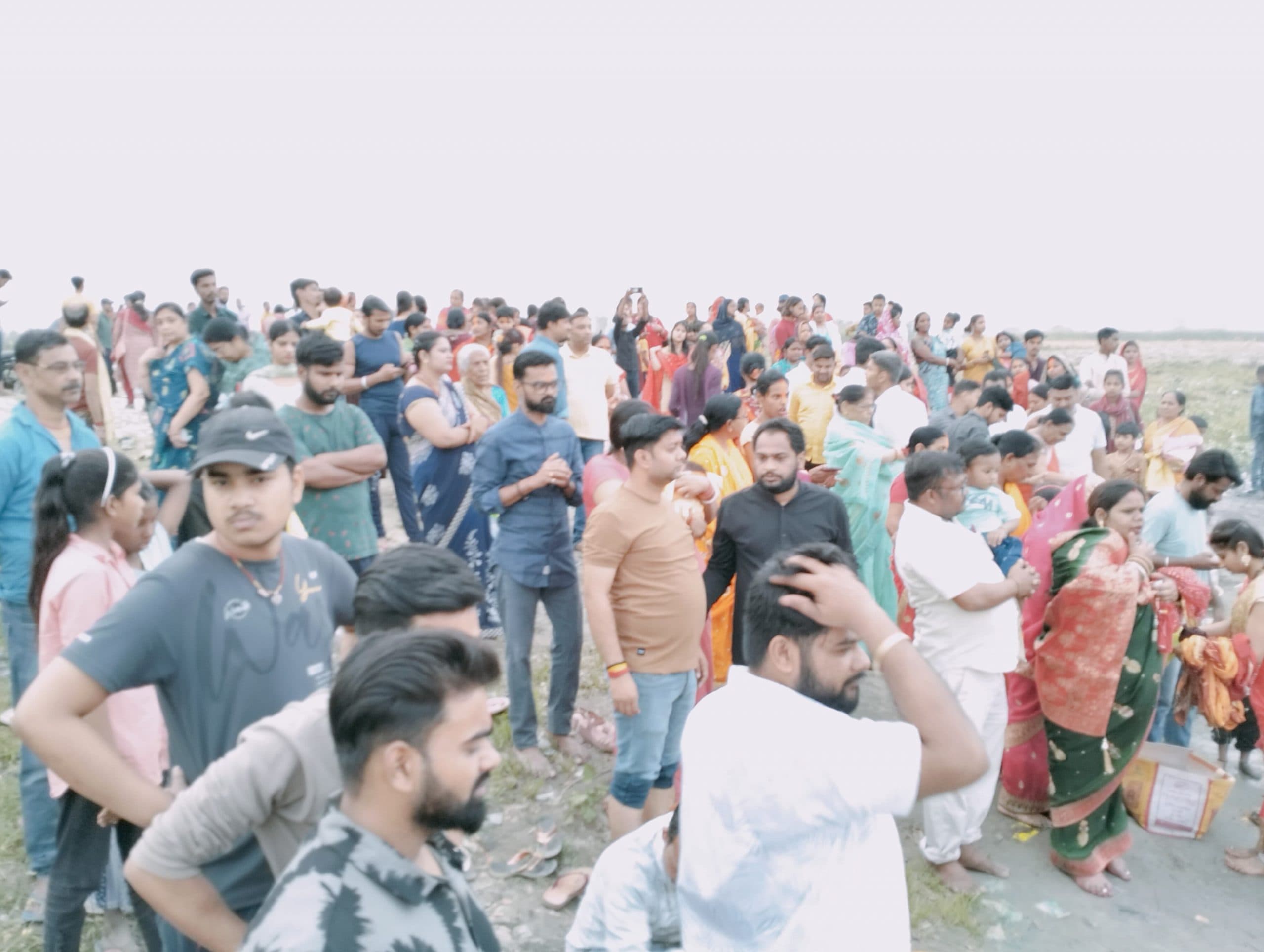 चैती छठ: डूबते सूर्य को दिया अर्घ