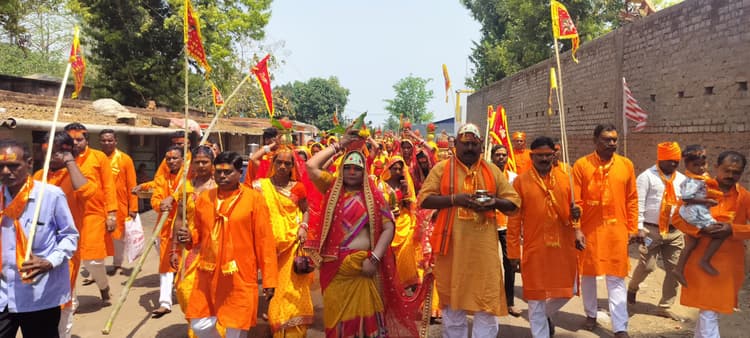 बजरंगबली मंदिर में प्राणप्रतिष्ठा को लेकर निकली कलश यात्रा
