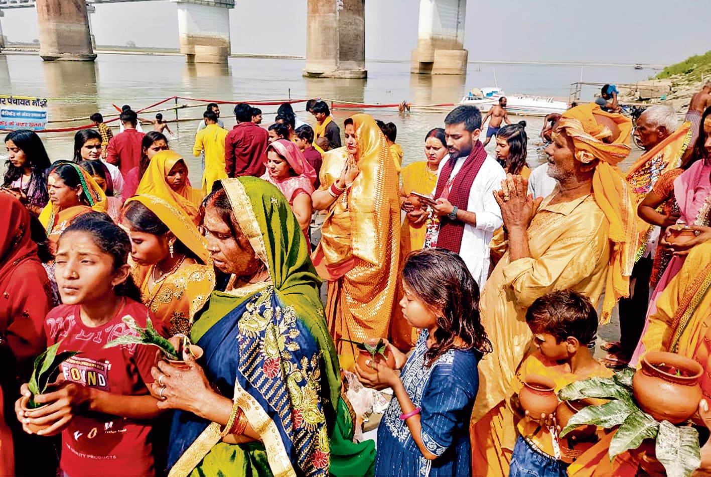 Chhapra News : मांझी में रामकथा के पूर्व श्रद्धालुओं ने निकाली कलशयात्रा