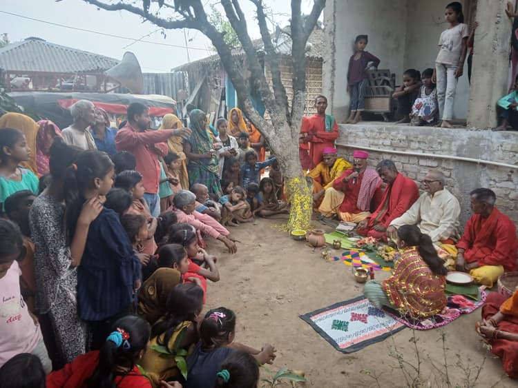 Madhubani News : आज खुलेगा मां दुर्गा का पट, पारंपरिक तरीके से पूरी की गयी बेलन्योति
