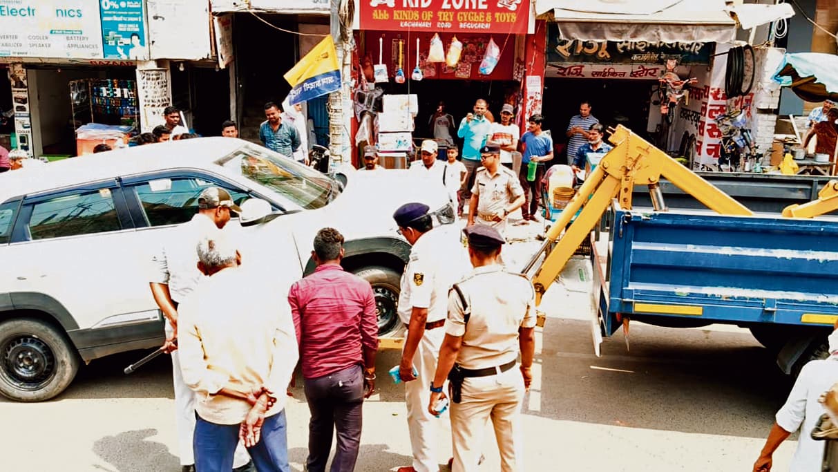 अवैध पार्किंग के खिलाफ ट्रैफिक पुलिस का विशेष अभियान, वसूली गयी जुर्माना की राशि