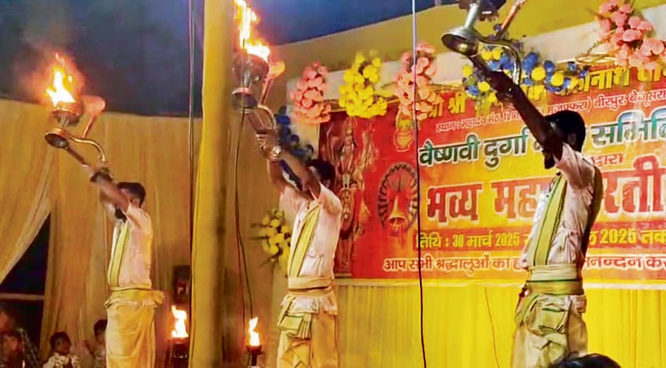 मां दुर्गा की पांचवें स्वरूप स्कंदमाता की भक्तों ने की पूजा