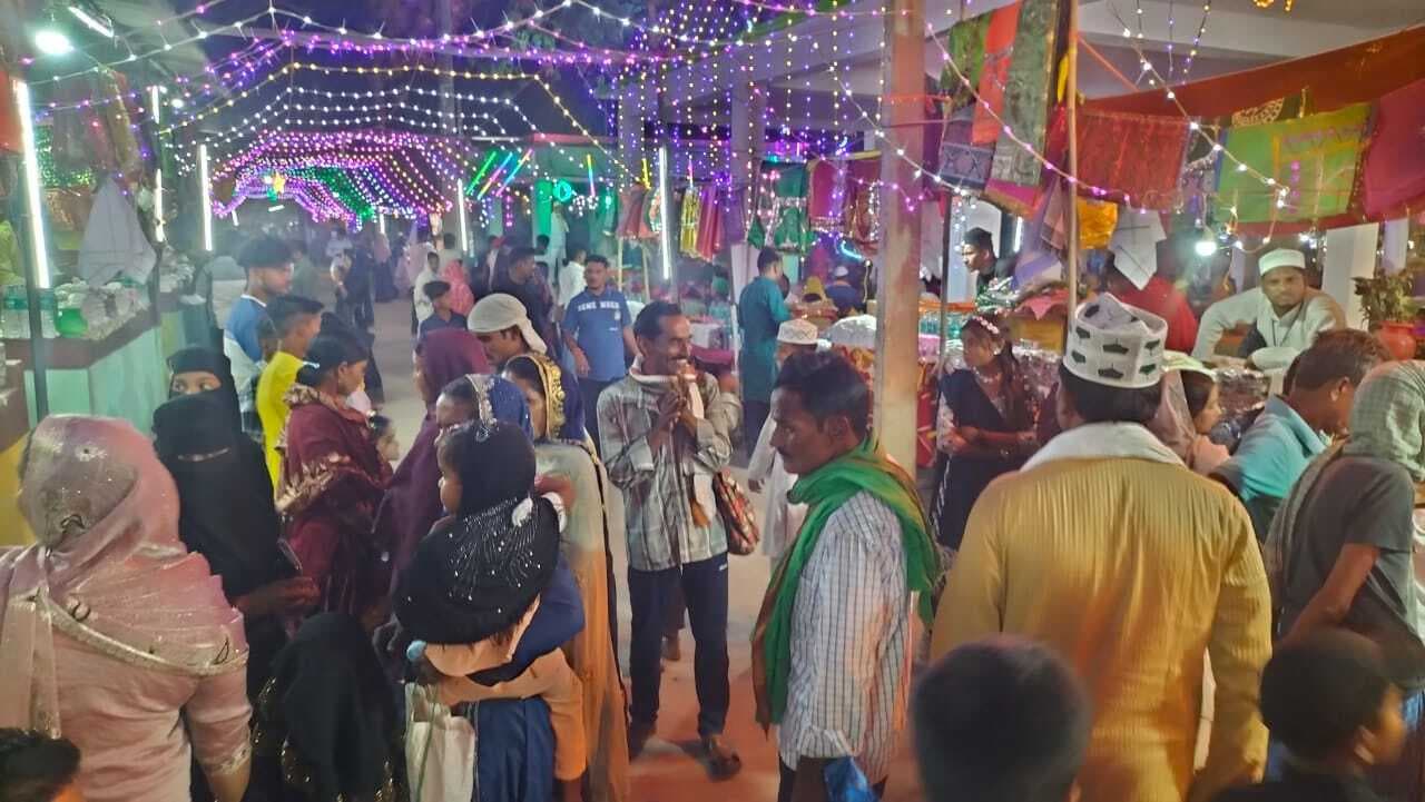 Deoghar news : उर्स मेला के अंतिम दिन मजार पर उमड़ी भीड़, लोगों ने की चादरपोशी