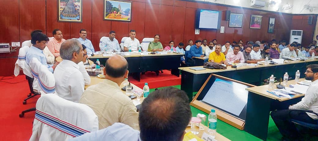 Gaya News : जिले के एक-एक टोले में पेयजल आपूर्ति सुनिश्चित करें