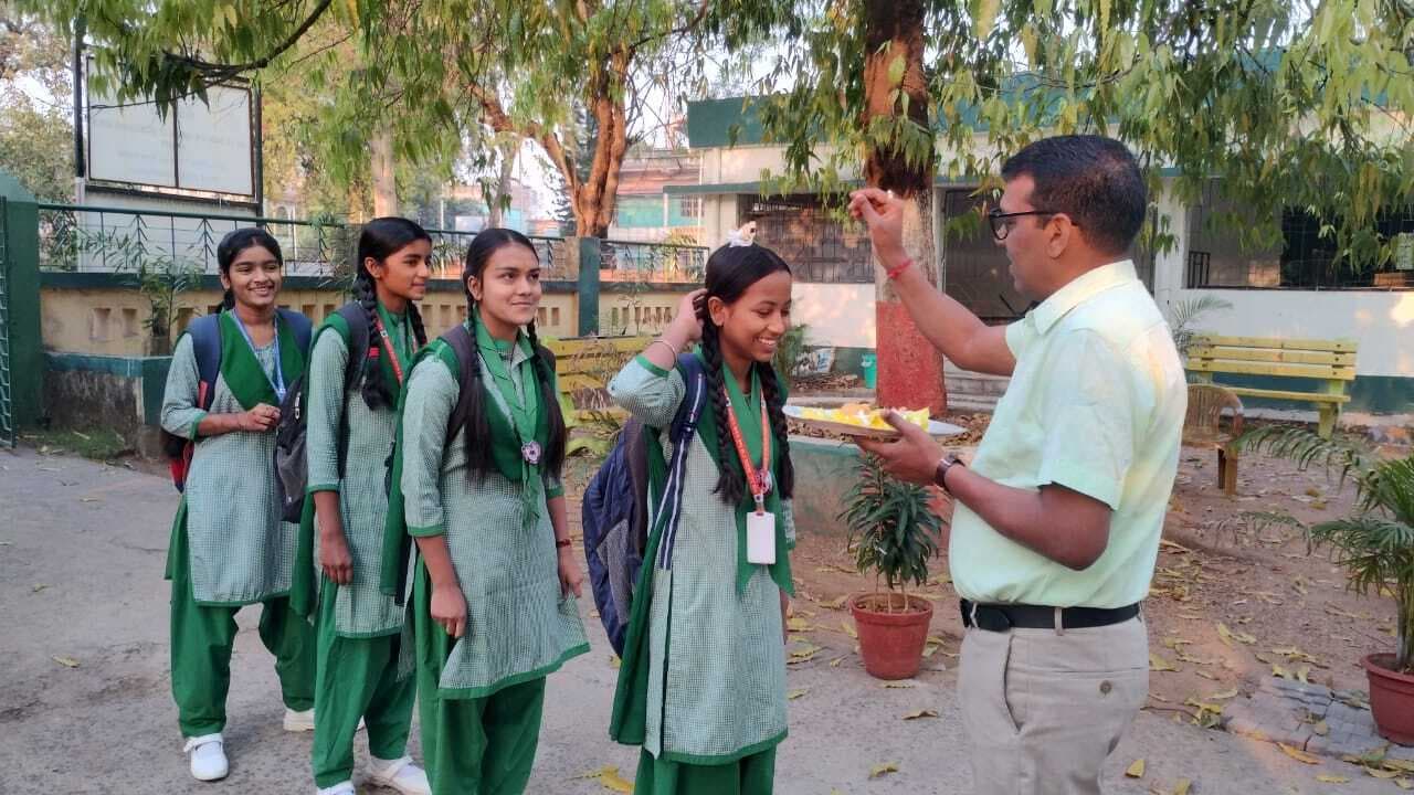 Giridih News :सर जेसी बोस सीएम स्कूल ऑफ एक्सीलेंस में नया सत्र शुरू