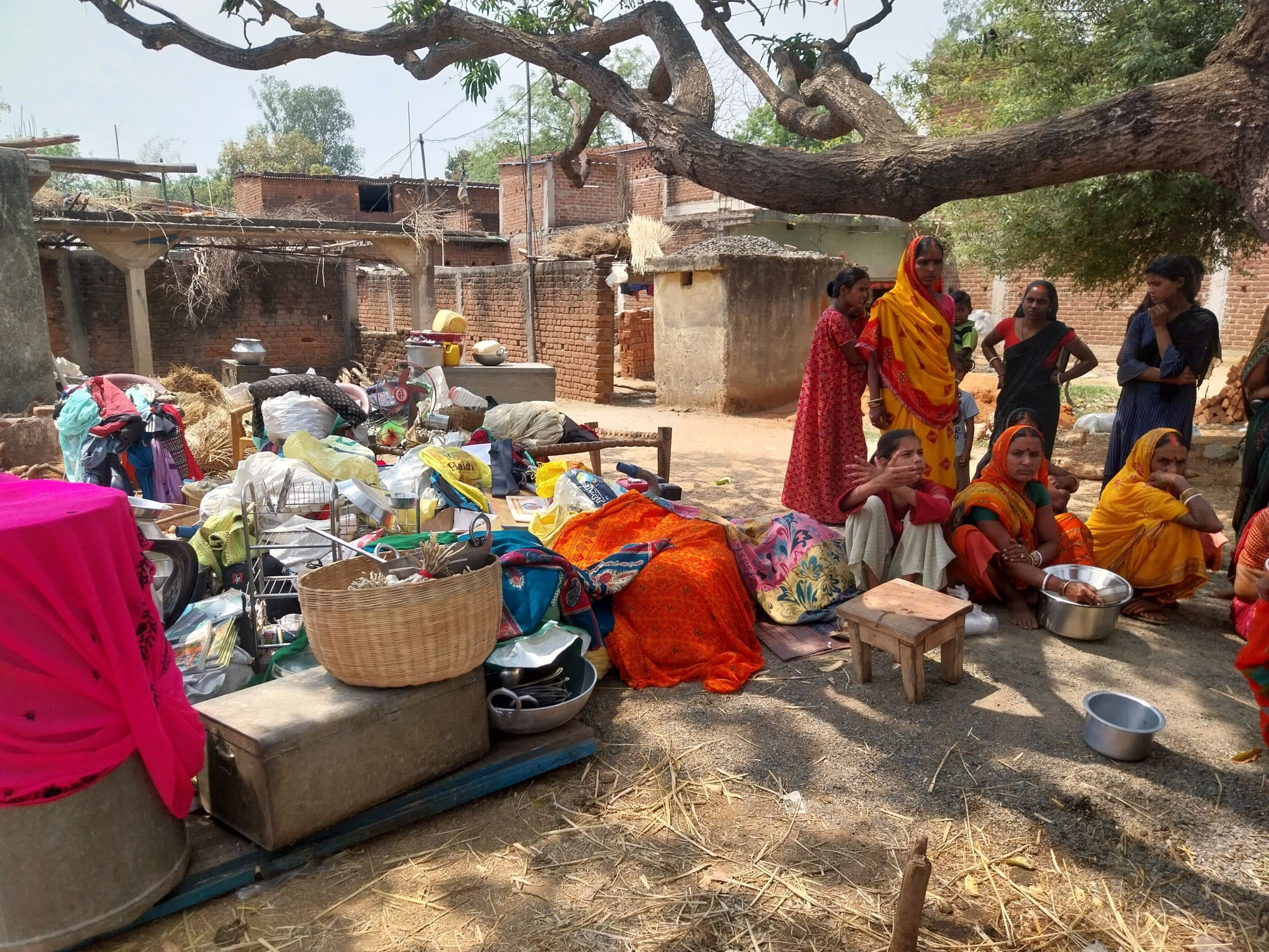 Giridih News: अगलगी में 50 हजार रुपये की संपत्ति जली