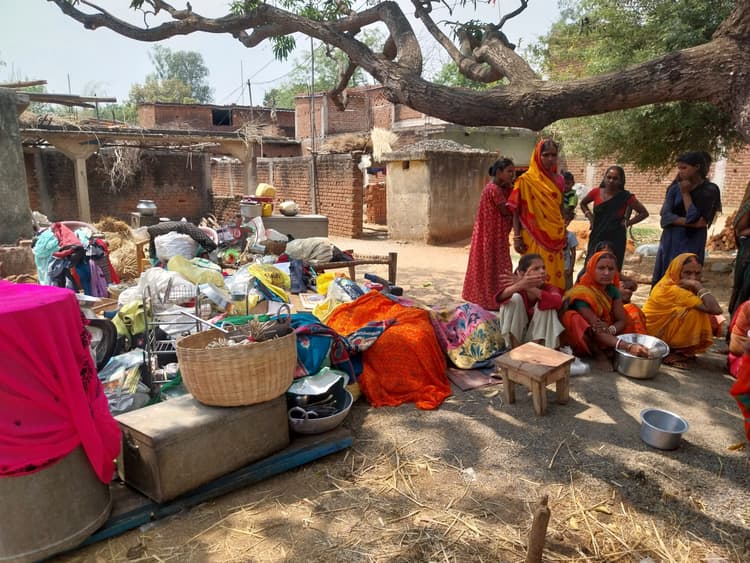 Giridih News: अगलगी में 50 हजार रुपये की संपत्ति जली