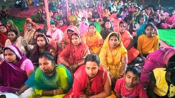 कृष्ण जन्मोत्सव की कथा सुन भावविभोर हुए श्रद्धालु