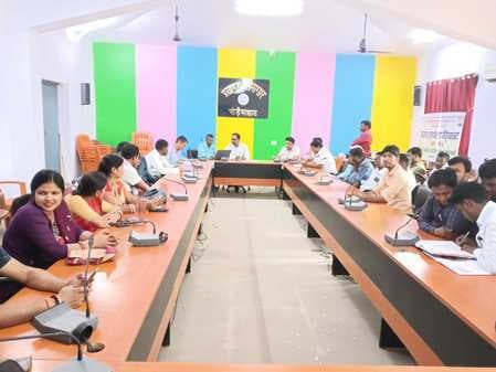 बीडीओ ने लंबित पीएम आवास व अंबेडकर आवास के निर्माण कार्य की ली जानकारी