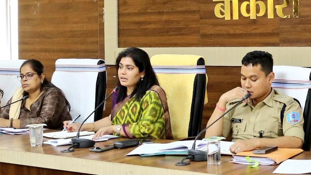 Bokaro News : अफवाह पर ना दें ध्यान, सौहार्दपूर्ण वातावरण में मनाएं रामनवमी : उपायुक्त