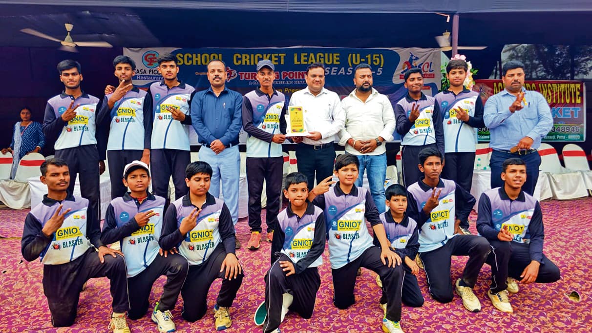 स्कूल क्रिकेट लीग : लायंस और ब्लास्टर सुपर सिक्स में