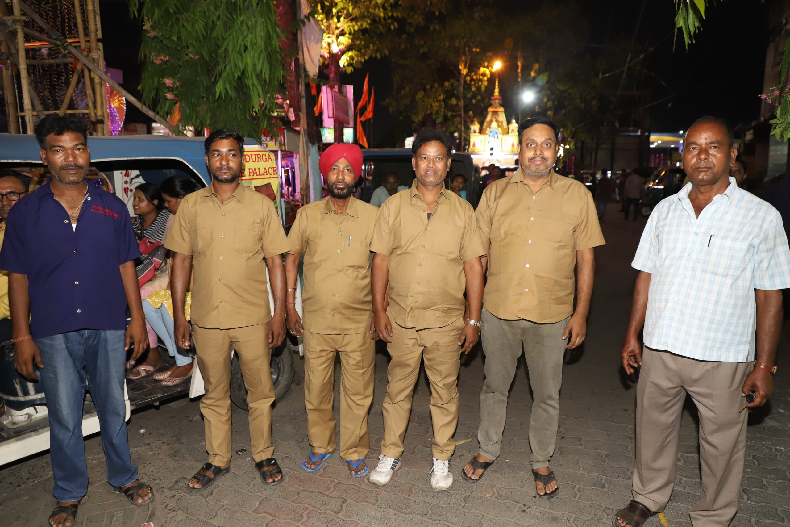 Jamshedpur News : वर्दी नहीं पहनने पर 35 टेंपो चालकों पर हुई कार्रवाई, वर्दी लाने के बाद पुलिस ने छोड़ा