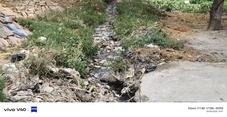 लाखों रुपये खर्च करने के बावजूद नहीं बदली गांवों की तस्वीर