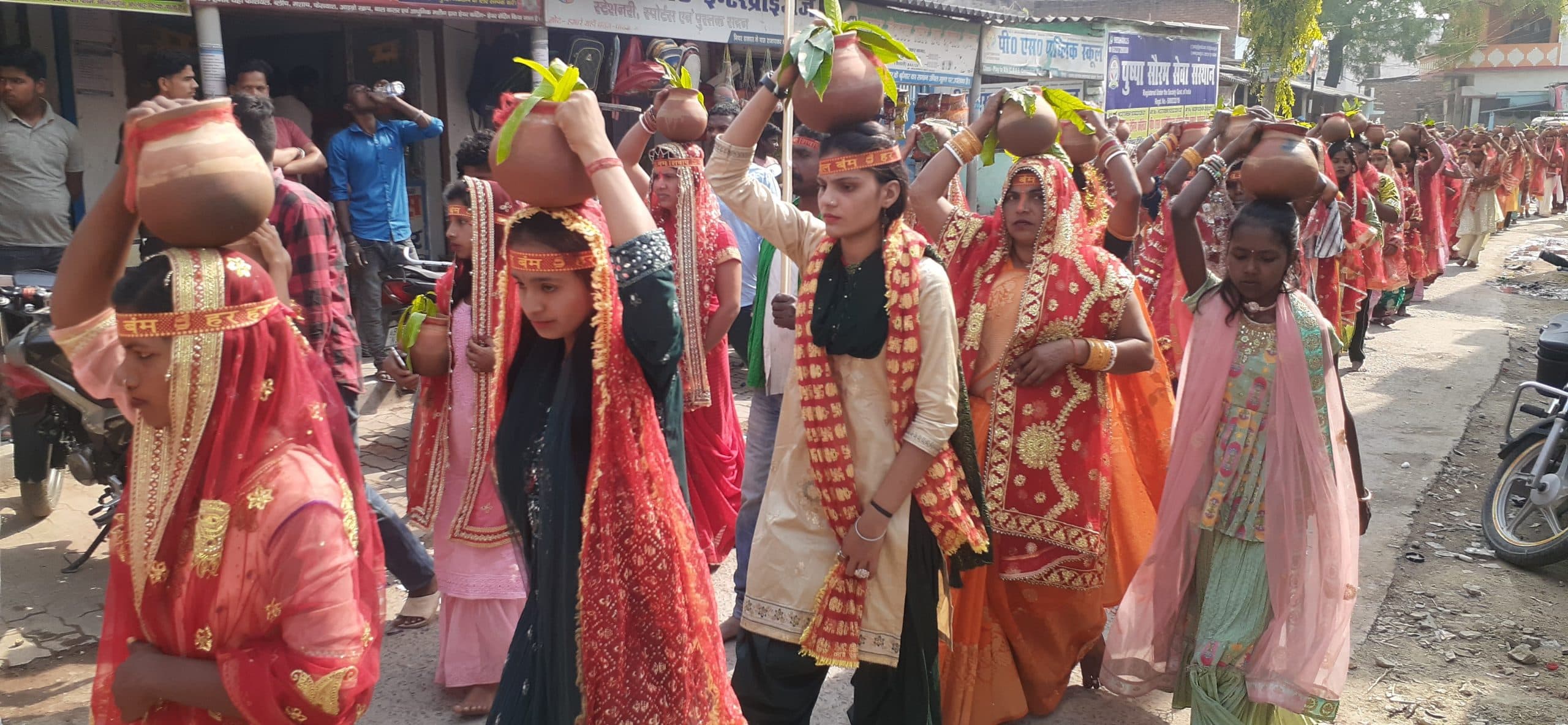 hajipur news. काली मंदिर की प्राण-प्रतिष्ठा को लेकर निकाली गयी कलशयात्रा