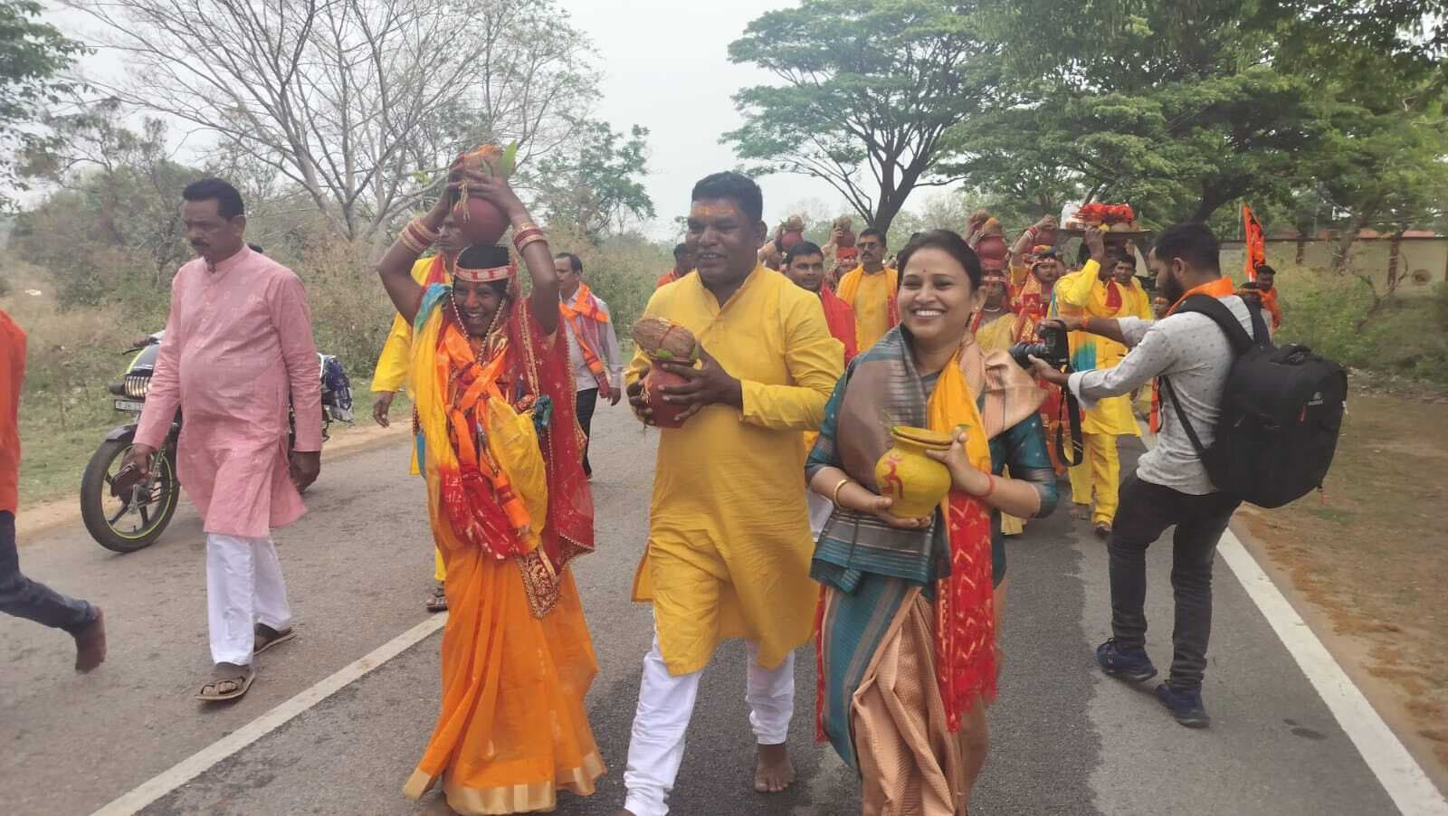 मंदिर की प्राण प्रतिष्ठा को लेकर निकली कलश यात्रा