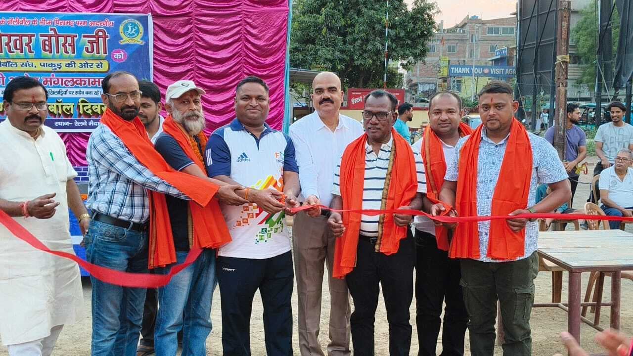 प्रशिक्षक के जन्मदिन पर वॉलीबॉल प्रतियोगिता आयोजित, 10 टीमें हुई शामिल