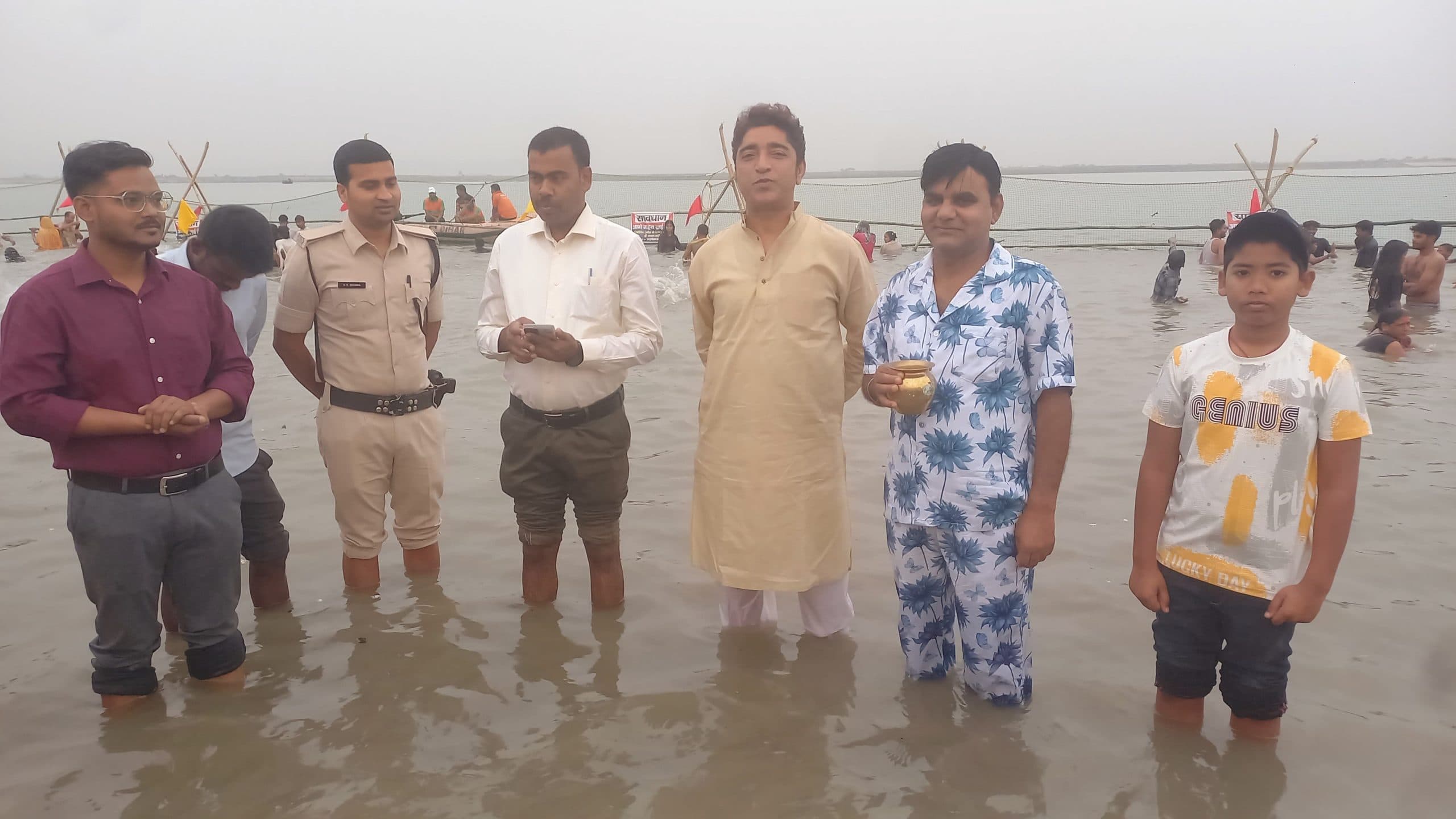 एसडीएम व नगर मुख्य पार्षद ने गंगा घाट का किया निरीक्षण