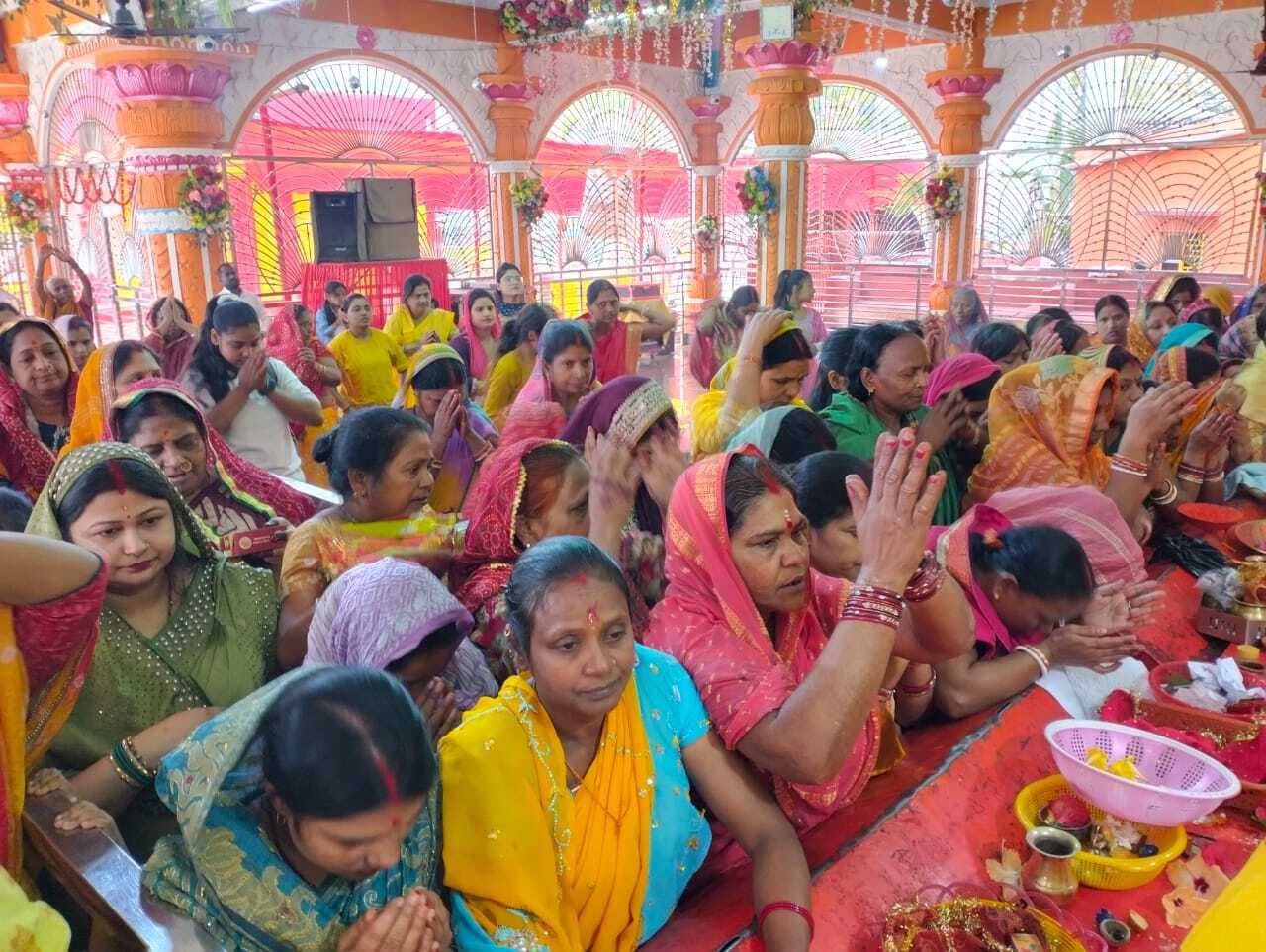 सुबह-शाम की महाआरती में श्रद्धालुओं की उमड़ रही भीड़