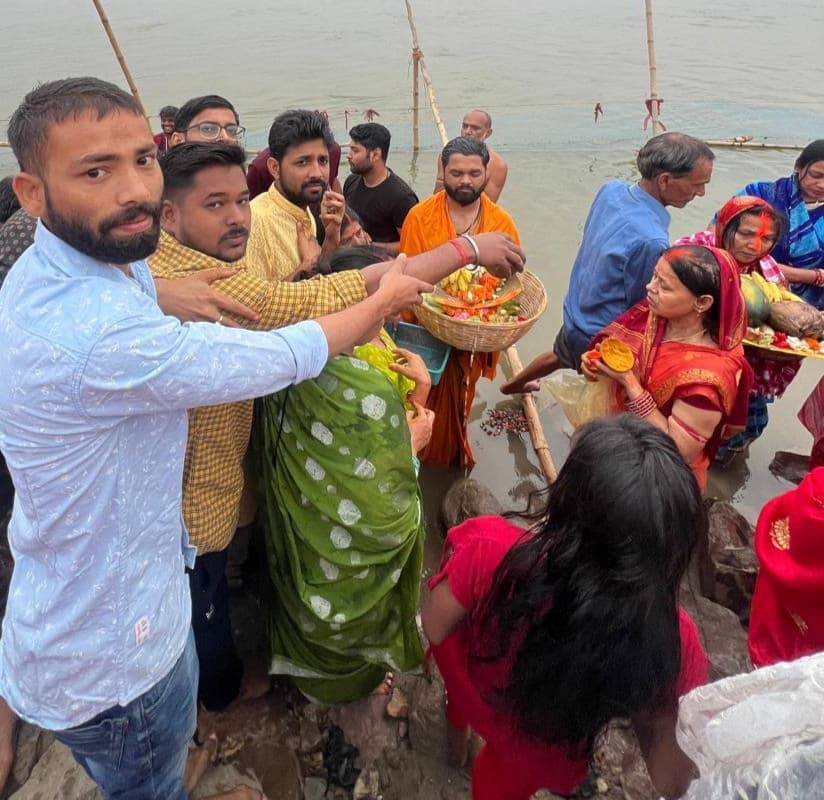 महापर्व चैती छठ पर उदीयमान सूर्य को दिया अर्घ