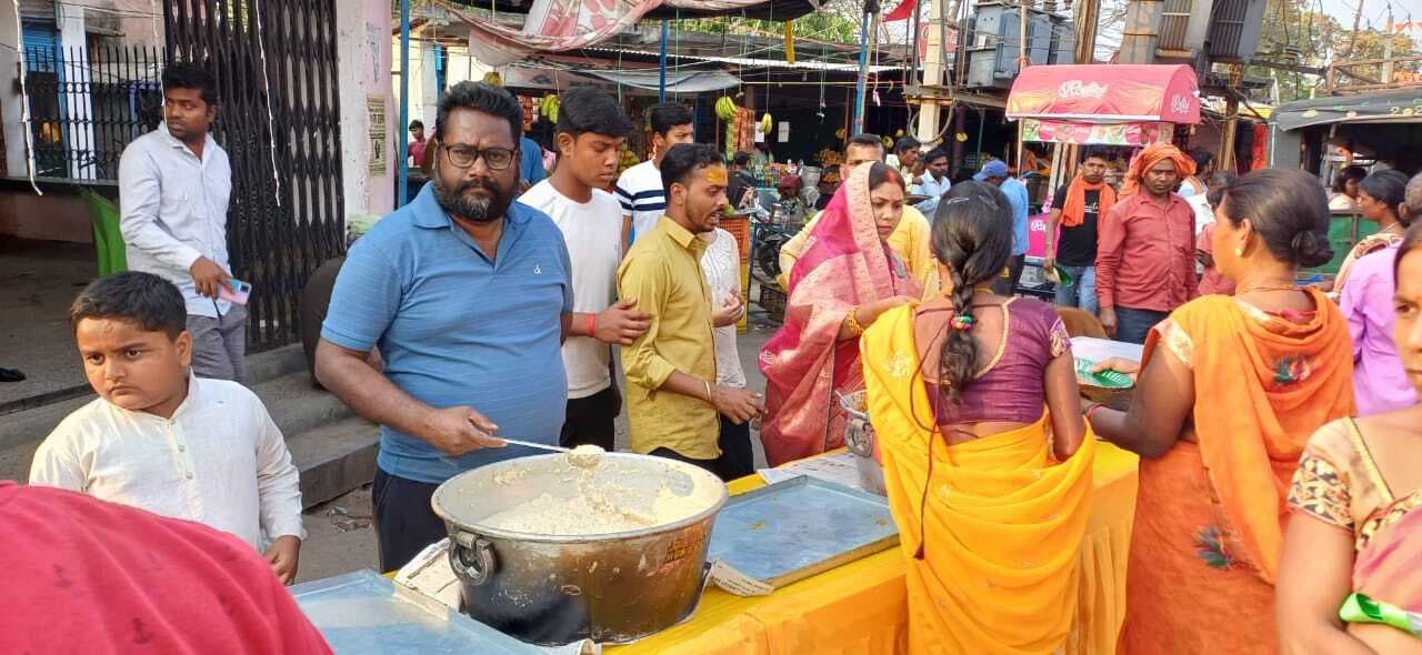 आदि शक्ति महावीर मंदिर में भंडारा का आयोजन