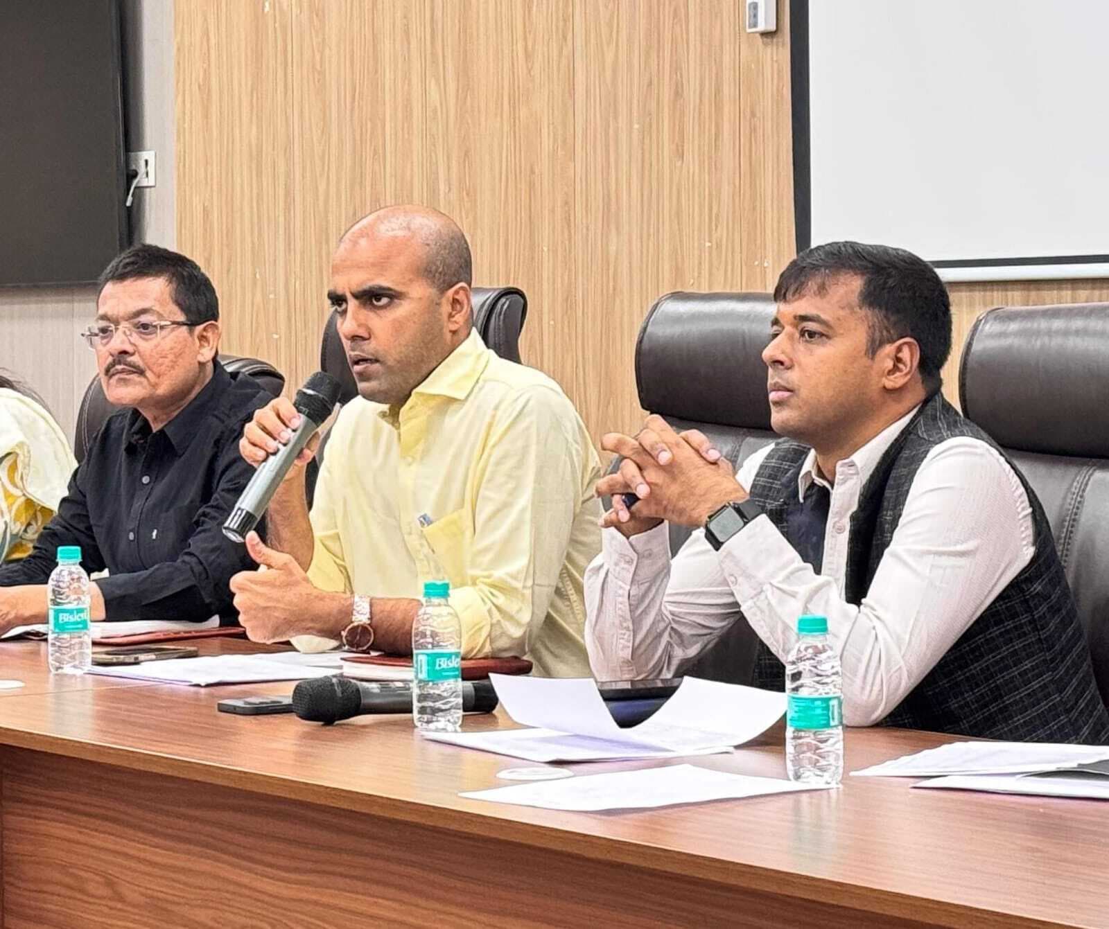 Ranchi news : रामनवमी शोभायात्रा वाले मार्गों पर 40 जगहों पर पानी के टैंकर की रहेगी व्यवस्था