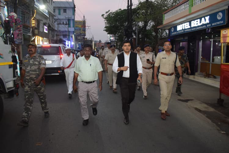 रामनवमी को लेकर निकाला गया फ्लैग मार्च