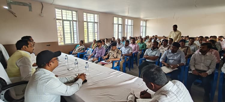 खराब पड़े चापाकल व समरसेबुल मोटर को दुरूस्त करने का निर्देश