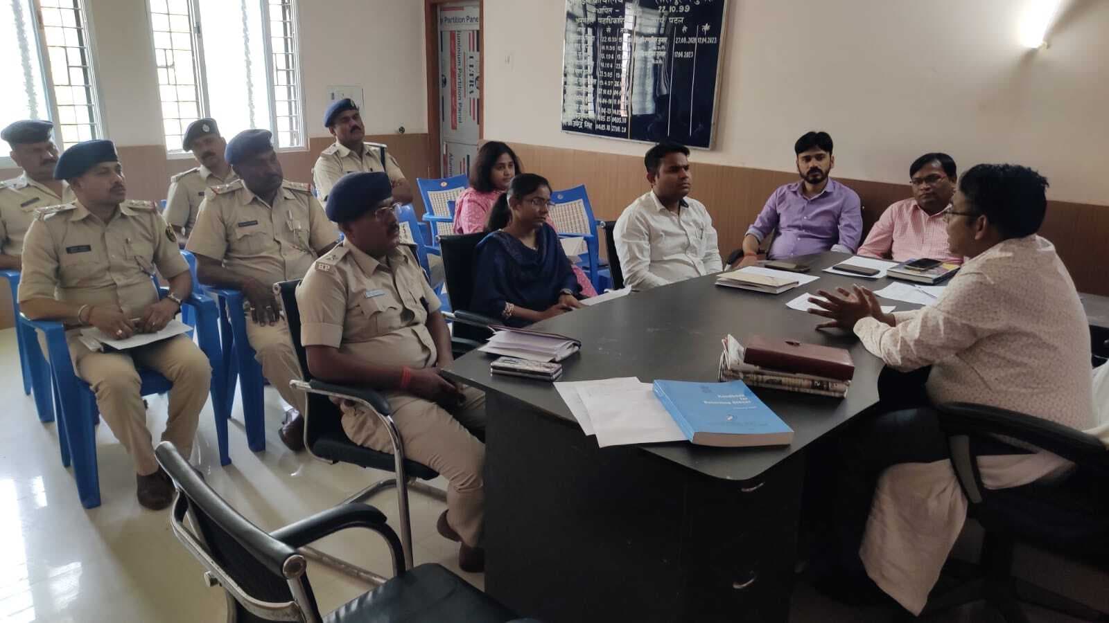 चुनाव पूर्व मतदान केंद्रों पर पानी, बिजली व रैंप की व्यवस्था करें सुनिश्चित : एसडीओ