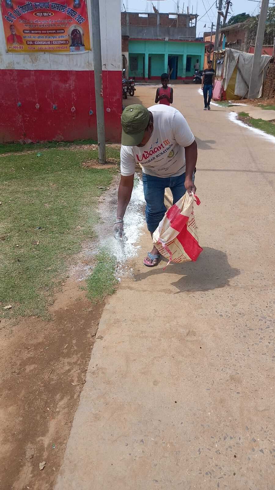 Deoghar news : निगम ने रामनवमी को लेकर बजरंगबली मंदिरों के आसपास शुरू किया सफाई अभियान