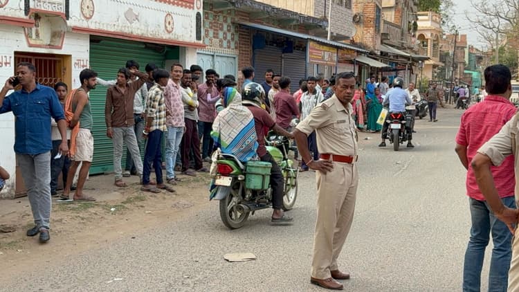 Deoghar news : पैदल जा रहे अधेड़ की अज्ञात वाहन के धक्के से हुई मौत