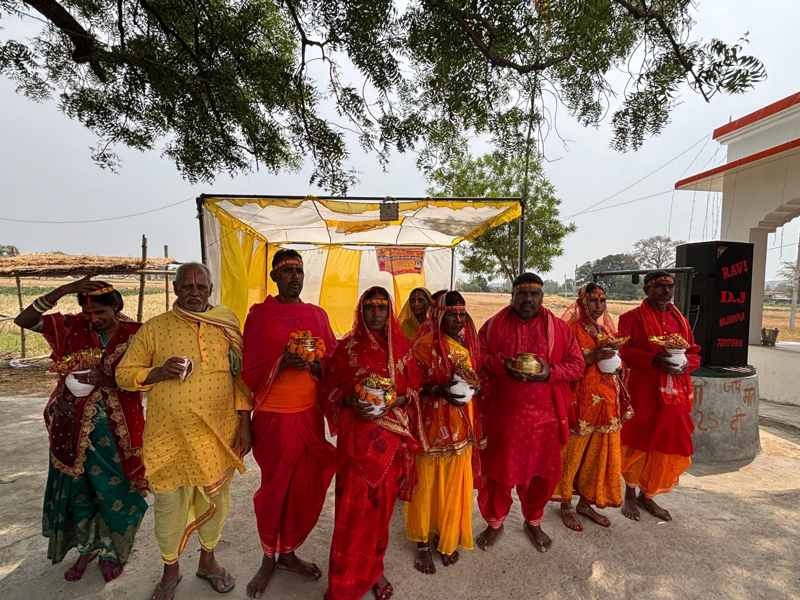 आमस के मोरैनिया में निकाली गयी कलशयात्रा