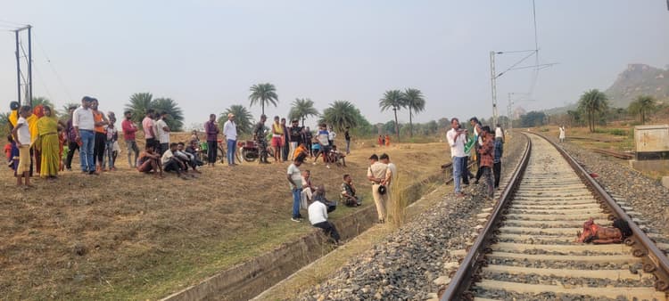 deoghar news : ट्रेन से कटकर महिला की मौत, देवर व गोतनी पर प्रताड़ना का आरोप