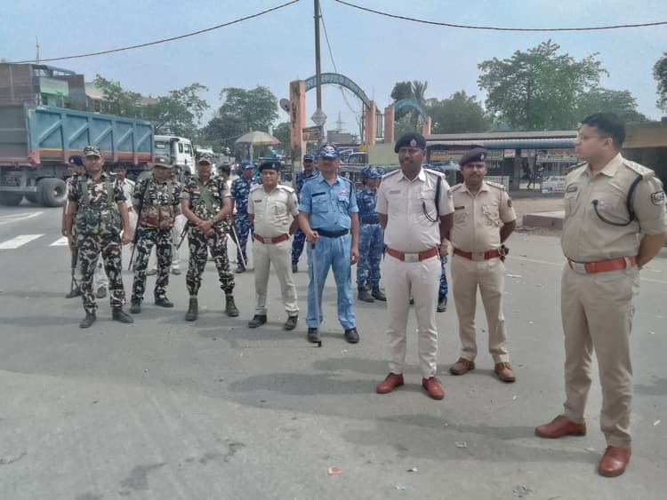 वक्फ बिल पेश किये जाने के बाद पुलिस रही सतर्क