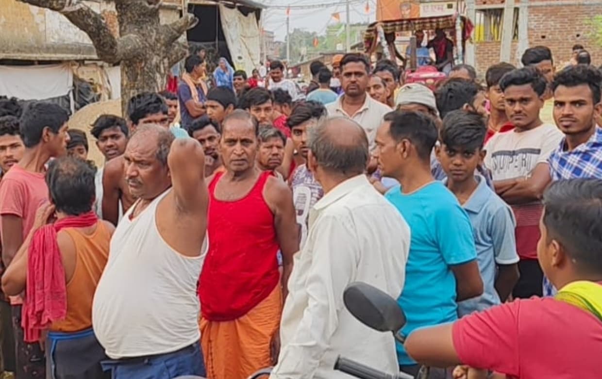 फंदे से लटका मिला महिला का शव, ससुराल वाले फरार, जांच में जुटी पुलिस