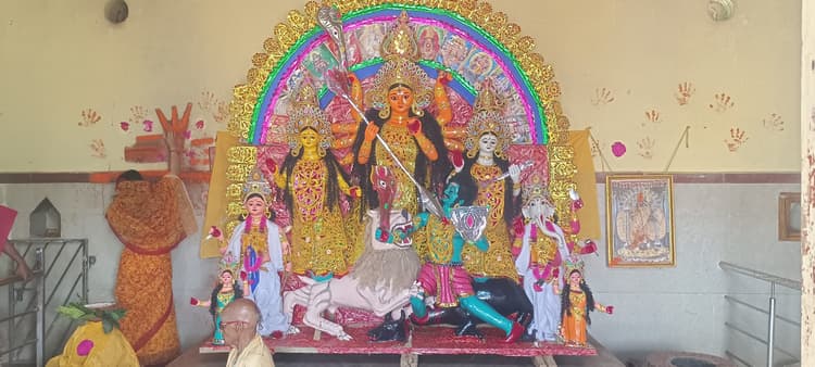 जसीडीह : महासप्तमी पर वेदी पर विराजमान हुई मां दुर्गा