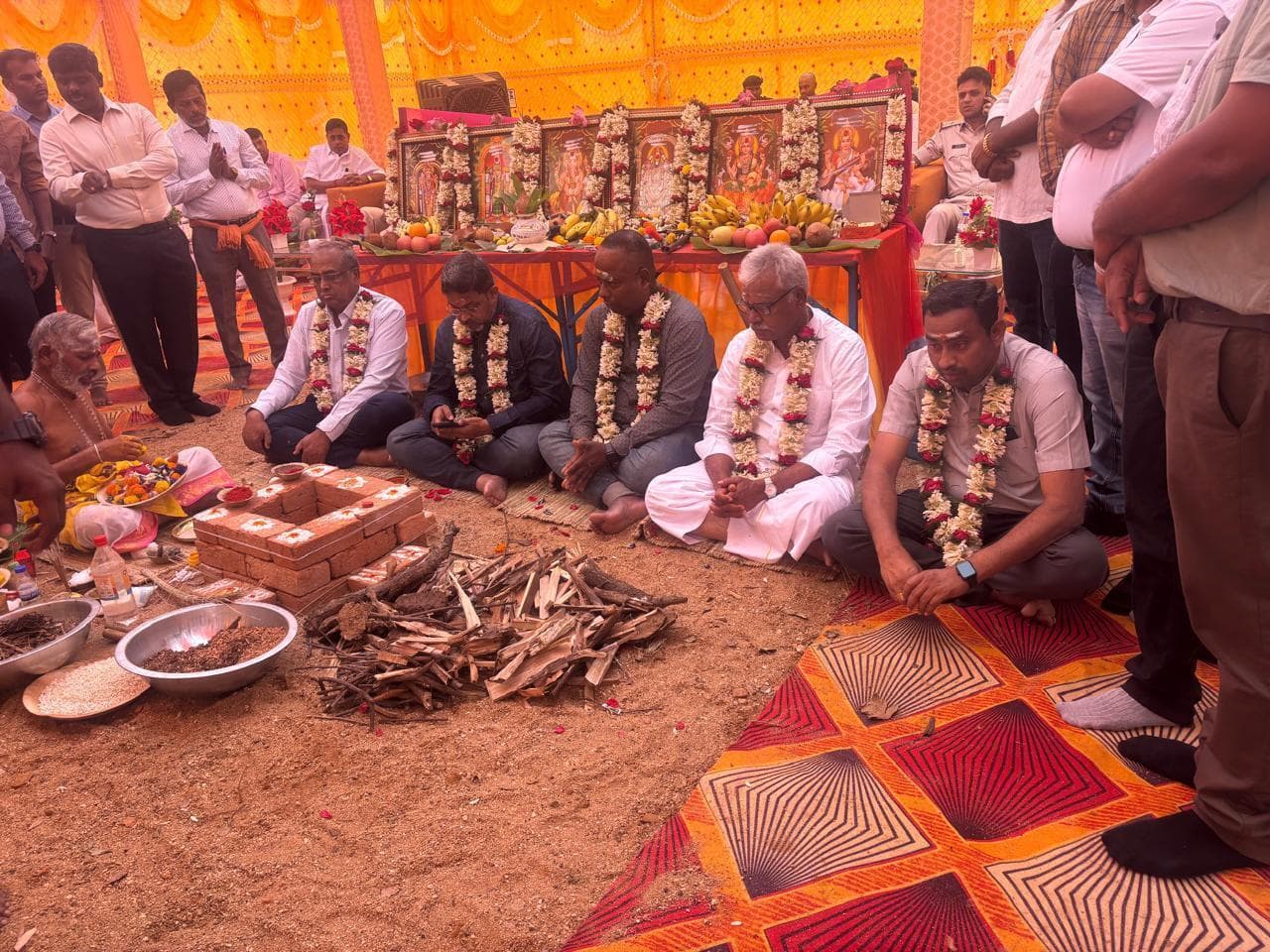 भूमि पूजन के साथ निर्माण कार्य शुरू