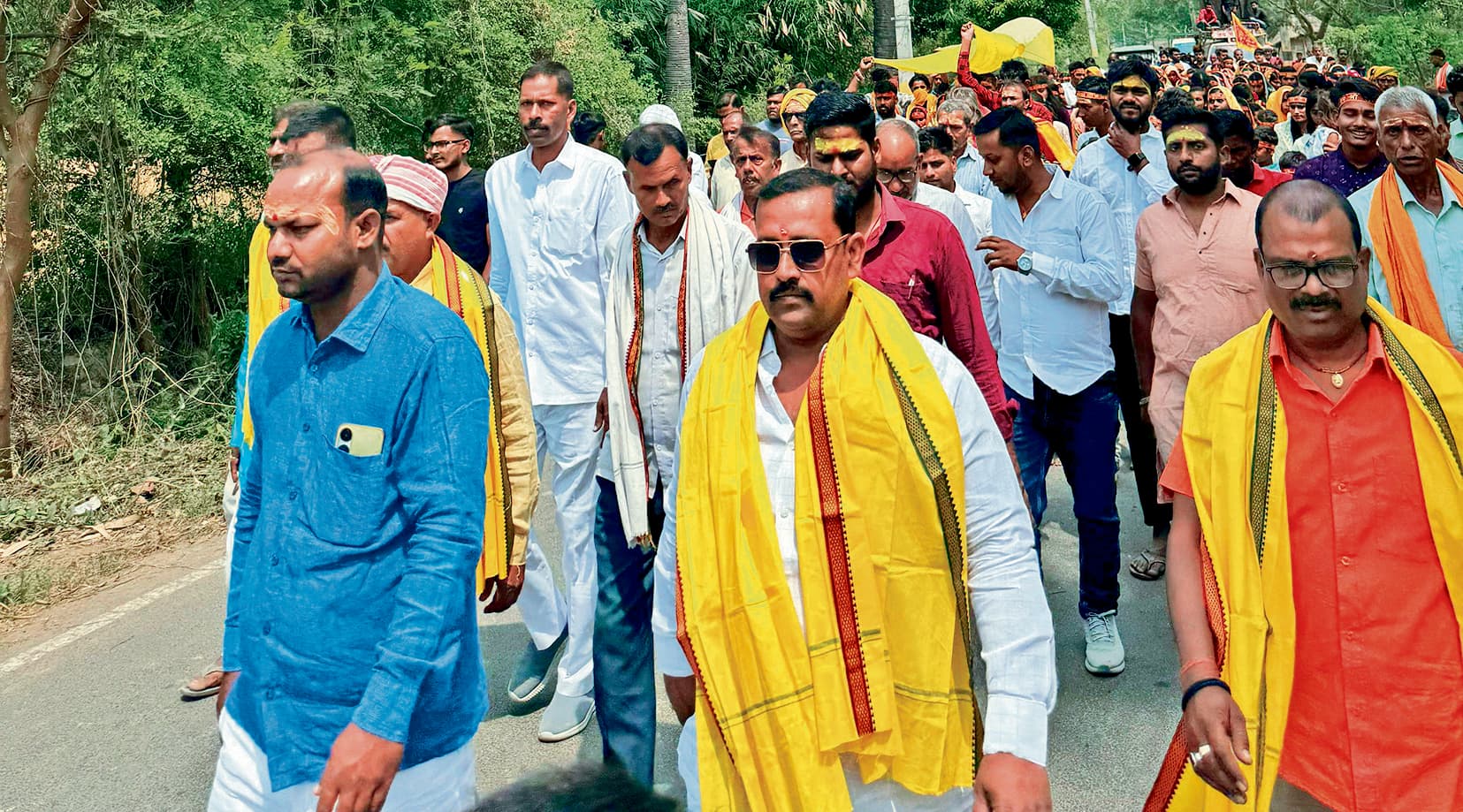 Chhapra News : पहाड़पुर में अखंड अष्टयाम के लिए निकाली गयी जलभरी यात्रा