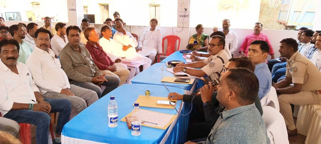 शांति व सद्भावपूर्ण वातावरण में मनाये रामनवमी का पर्व : एसडीओ