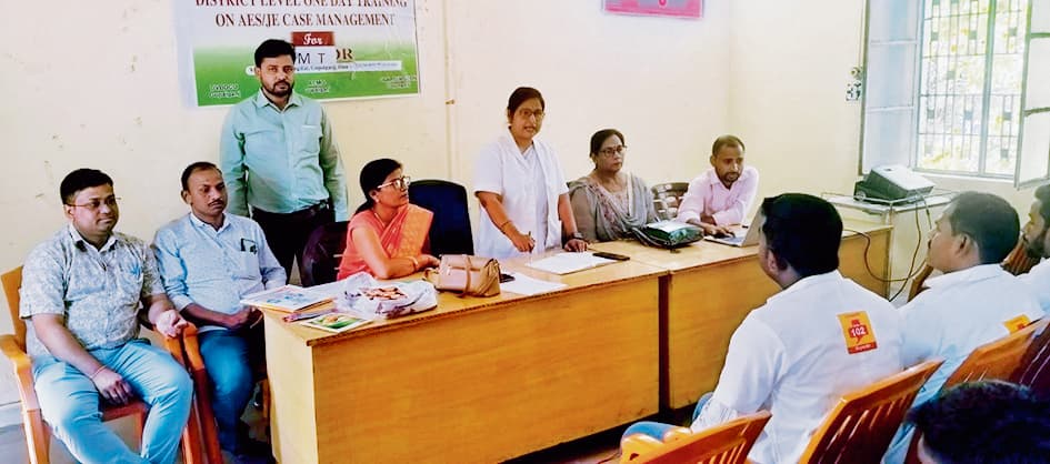 Gopalganj News : चमकी बुखार से पीड़ित बच्चों को एंबुलेंस में ही मिलेगा प्राथमिक उपचार, इएमटी को दिया गया प्रशिक्षण