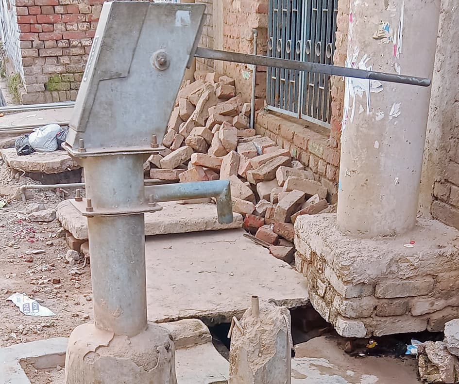 Chhapra News : पानी की किल्लत से जूझ रहे सारण के कई मुहल्लों के लोग