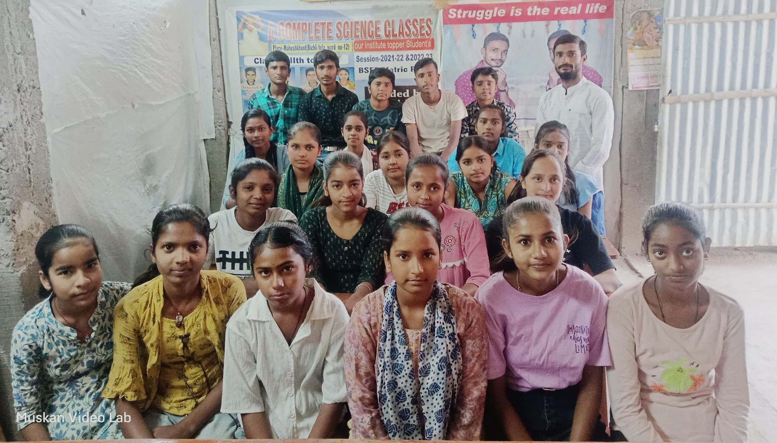 बेहतर अंक प्राप्त करने वाले छात्रों को किया गया सम्मानित