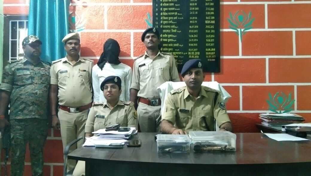 Crime news from Samastipur:लोडेड पिस्टल व देसी कट्टा के साथ एक बदमाश गिरफ्तार